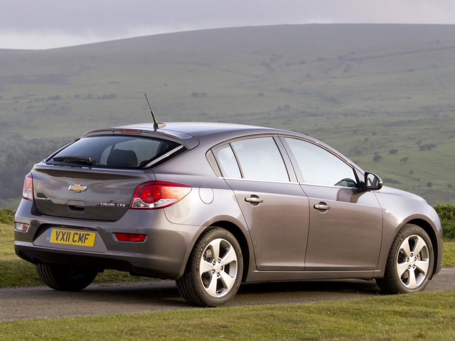  Chevrolet Cruze Hatchback 2011 года  (UK) (фото 27 из 43)